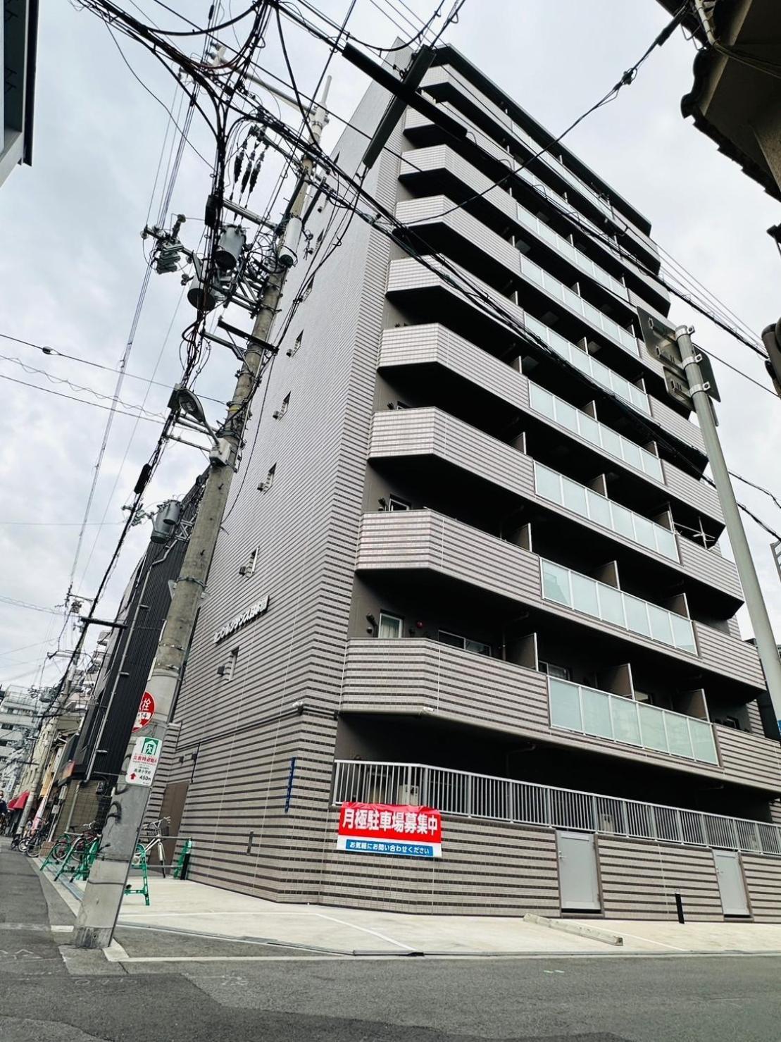1102黒門市場1分!道頓堀まで徒歩8分!心斎橋まで徒歩9分!関西空港とusj直行電車バスあり *